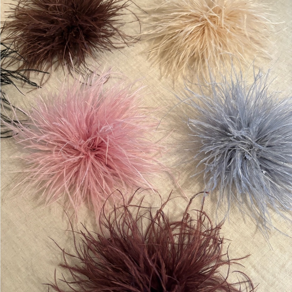 Fabulous Feather Brooches- several colors Black, Pink, Brown, Cream, Blue/Grey - Picture 3 of 8